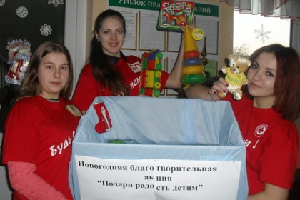 Бескорыстно помогают людям учащиеся Кобринского ГПЛСО – участники волонтёрской организации «Будь с нами!»