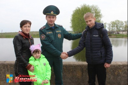  Ученик 9 класса Остромичской средней школы Егор Тарасенко спас 5-летнюю девочку тонувшую в озере
