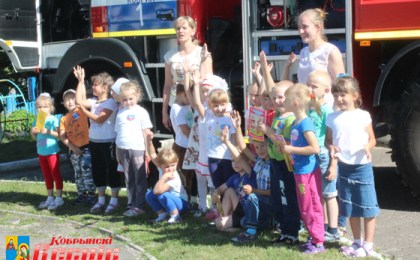 Ежегодный фестиваль «Безопасное детство» провели сотрудники Кобринского РОЧС в Еремичском детском ясли-саде