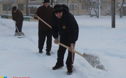Жителей города Кобрина и Кобринского района зима от души одарила снегом