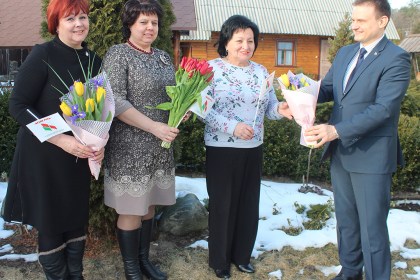 …І цэлае мора кветак!