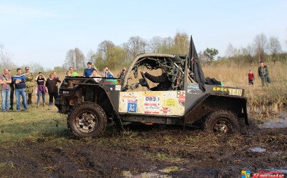На Кобрищине состоялись зрелищные соревнования по трофи-рейду, которые собрали множество участников и зрителей
