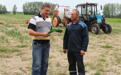Як праходзяць будні  механізатараў кобрыншчыны
