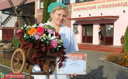 Сахарные цветы с золотым блеском