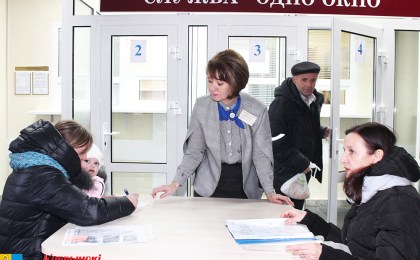 С какими вопросами кобринчане приходят в службу «Одно окно»?