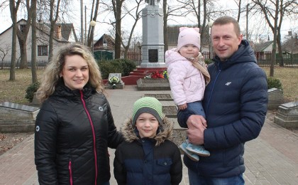 У зямлю прарасці каранямі