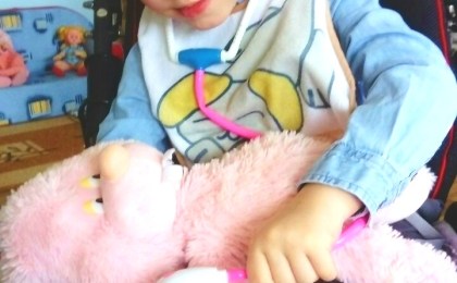 Родители Альберта изо всех сил верят, что их сын когда-нибудь сможет ходить… но сейчас мальчику необходима специализированная коляска