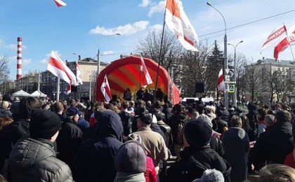 Парламентская «вакханалия», или Как во время выборов оппозиционные партии соревнуются между собой