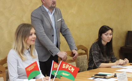 Секретарей «первичек» тоже учат…