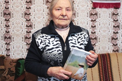 Почти 60 лет отдаёт Мария Кирилюк тепло своей души ставшей родной октябрьской земле