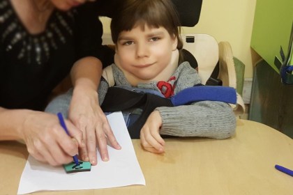 «Он снова пытается улыбаться, позволяет обнять себя…  наш любимый мальчик». Поможем Денису Вздульскому!