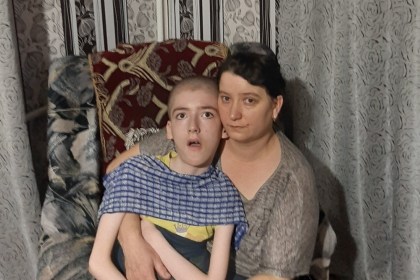 Лечения нет, но есть положение, в котором ребенку не будет больно.  Нужна ваша помощь!