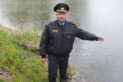 В Кобрине милиционер спас жизнь мужчине, тонувшему в водоеме