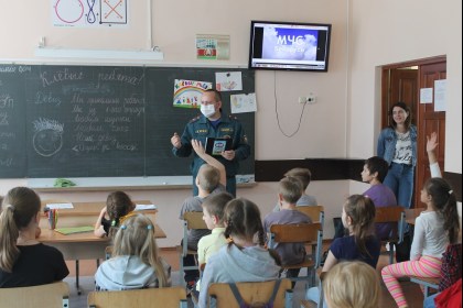 Как отдыхать весело и безопасно, рассказали Кобринские спасатели