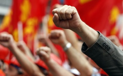 Какие необратимые последствия несут для экономики призывы к забастовкам и остановке производств