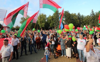 Митинг в поддержку мира, спокойствия и стабильности «Не дадим развалить страну» прошел в Кобрине 28 августа. ФОТО