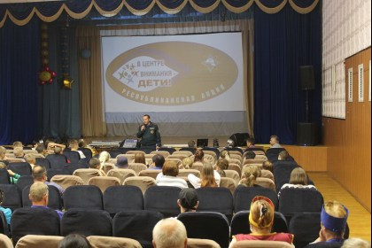 Кобринские спасатели провели Единый день безопасности в ДРОЦ «Колос»