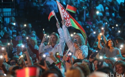 Женщины – за Беларусь. В «Минск-Арене» состоялся форум за мир, стабильность, единство и процветание страны