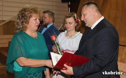 Урачыстая цырымонія ўзнагароджання педагогаў Кобрыншчыны прайшла ў райвыканкаме 1 кастрычніка