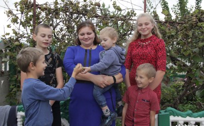 «Вместе – это когда семь Я». Мама пятерых детей Наталья Троцкая из аг. Батчи удостоена ордена Матери