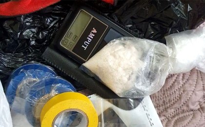 Задержан парень из Кобрина - закладчик психотропов. До этого он изготовил и бросил из окна коктейль Молотова