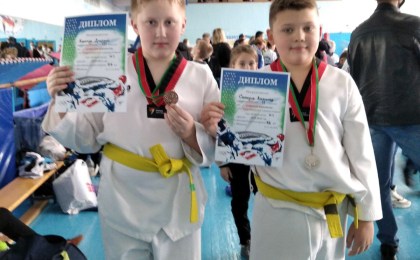 Кобринские таэквондисты Александр Сакадын и Дмитрий Климчук завоевали награды республиканского первенства в Минске