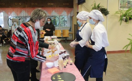 Кулинарная неделя в Кобринском лицее продолжилась дегустацией соусов. ФОТО