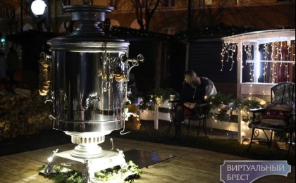 Кобринские предприниматели установили в Бресте самовар на 1500 чашек чая