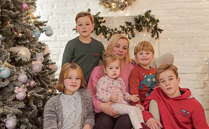 Орденом Матери награждена кобринчанка Евгения Давидович, которая вместе с мужем воспитывает 5 детей