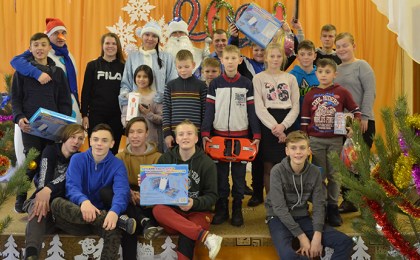 Новогодний сюрприз для воспитанников детского дома в аг. Дивин