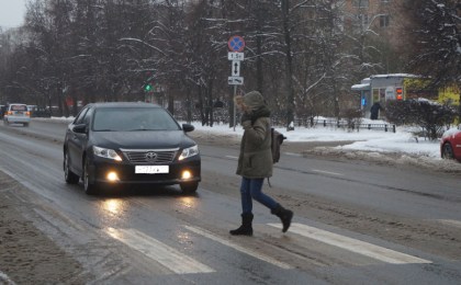 Сотрудники ГАИ области усилили надзор за дорожным движением вблизи нерегулируемых пешеходных переходов 