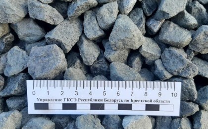 Троих рабочих в Кобринском районе подозревают в хищении 32 т щебня. Им грозит до семи лет