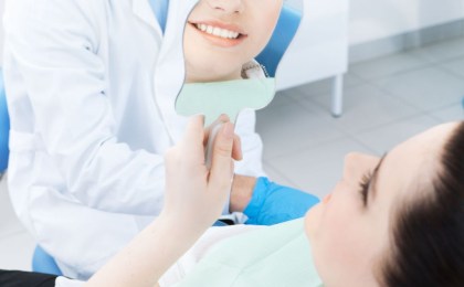 Протез-бабочка: быстрое устранение дефекта после потери 1–2 зубов