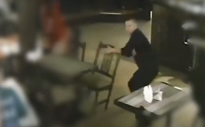 31-летний кобринчанин затеял драку в кафе в деревне Петьки. ВИДЕО