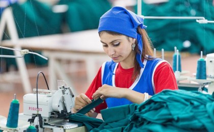 Швея, врач, штукатур, продавец - Минтруда назвало топ востребованных профессий по отраслям