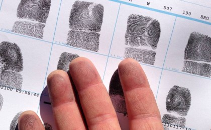 О том, как изъятые следы рук приводят к конкретному человеку