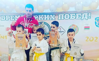 Медали для кобринских таэквондистов