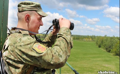 Как несут службу в нарядах по охране границы военнослужащие Пинского погранотряда в Кобринском районе