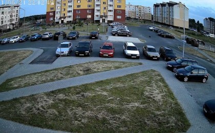 Устанавливается личность подростков, скрутивших колпачки с авто в Кобрине