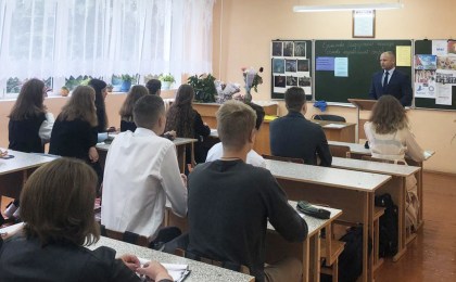 Кобринские стражи правопорядка поздравили учащихся с Днём знаний