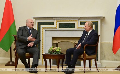 Новые шаги в кооперации, хоккей и подарки под елку. Как прошла последняя в этом году встреча Лукашенко и Путина