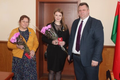 Председатель райисполкома Михаил Гришкевич вручил ордена Матери кобринчанкам