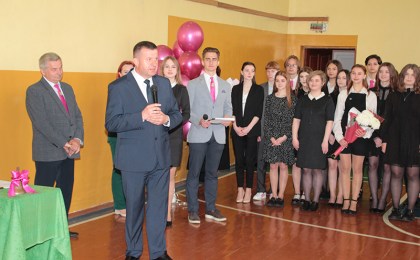 На Кобринщине прошли торжественные линейки, посвящённые окончанию учебного года