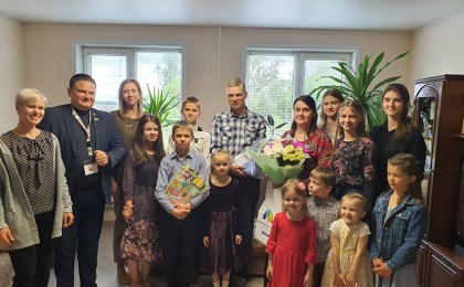 На Кобринщине с Днём защиты детей поздравили многодетную семью Якимашко