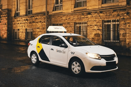 Оказание услуг такси с использованием электронного сервиса (Uber, Яндекс и пр.)
