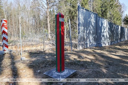 Польша завершила строительство забора на границе с Беларусью
