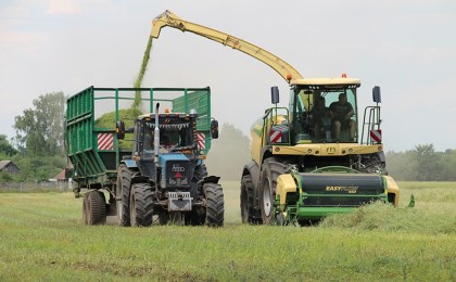 Дорога ложка к обеду: в ОАО «Батчи» Кобринского района ко второму укосу трав приступил новый комбайн «KRONE»