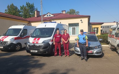 В Кобрине 3 автомобиля ГАИ и «скорая» приняли участие в акции «Уступи дорогу спецавтомобилю!»