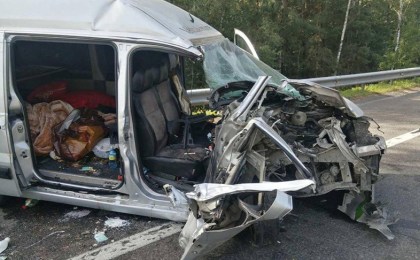 Минивэн столкнулся с трактором в Кобринском районе