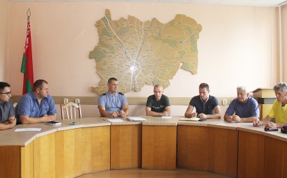 В Кобринском райисполкоме состоялся круглый стол «Безопасный велосипед»